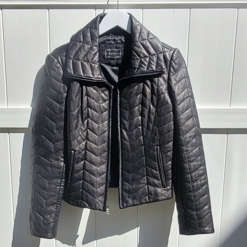 GUESS Quilted Genuine Leather Jacket  size M (Black) Like New condition!